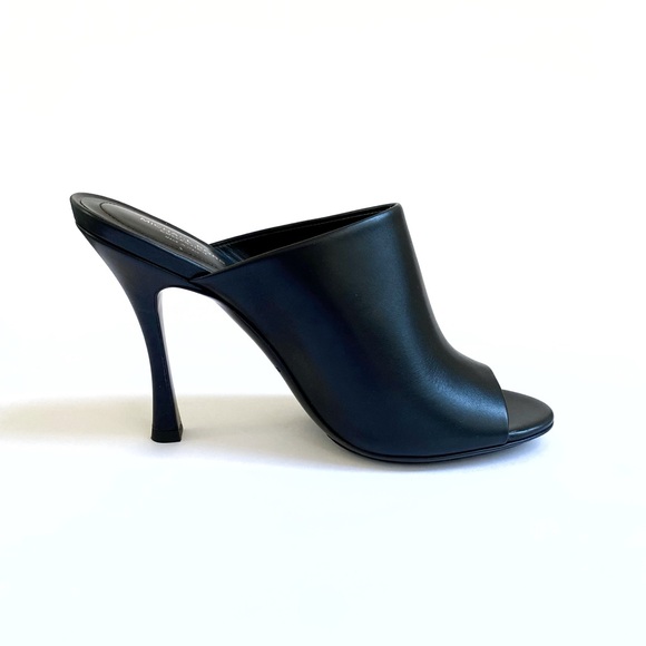 MICHAEL KORS COLLECTION BLACK LEATHER TINA RUNWAY SLIDE HEEL MULES - Picture 4 of 11